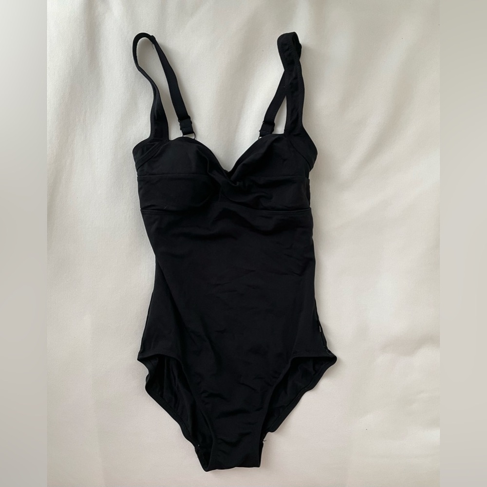 TYR Black One Piece Padded Twist Front Swimsuit - size M